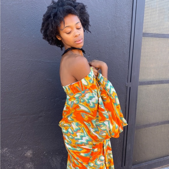 Feather and gold chain necklace designed and handmade in my Los Angeles atelier - Picture 5 of 7